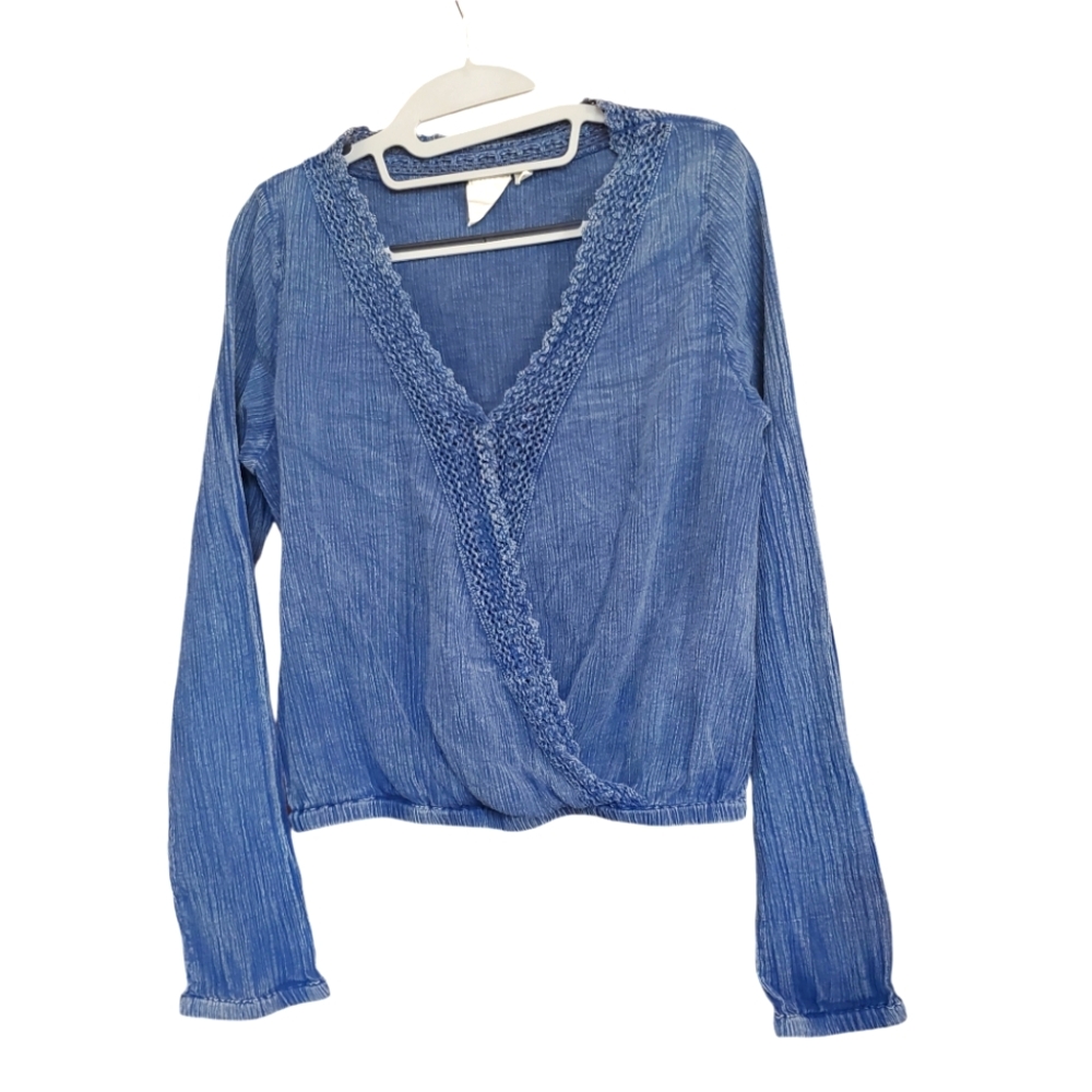EUC White Crow Western Style V Neck Top 100% Cotton